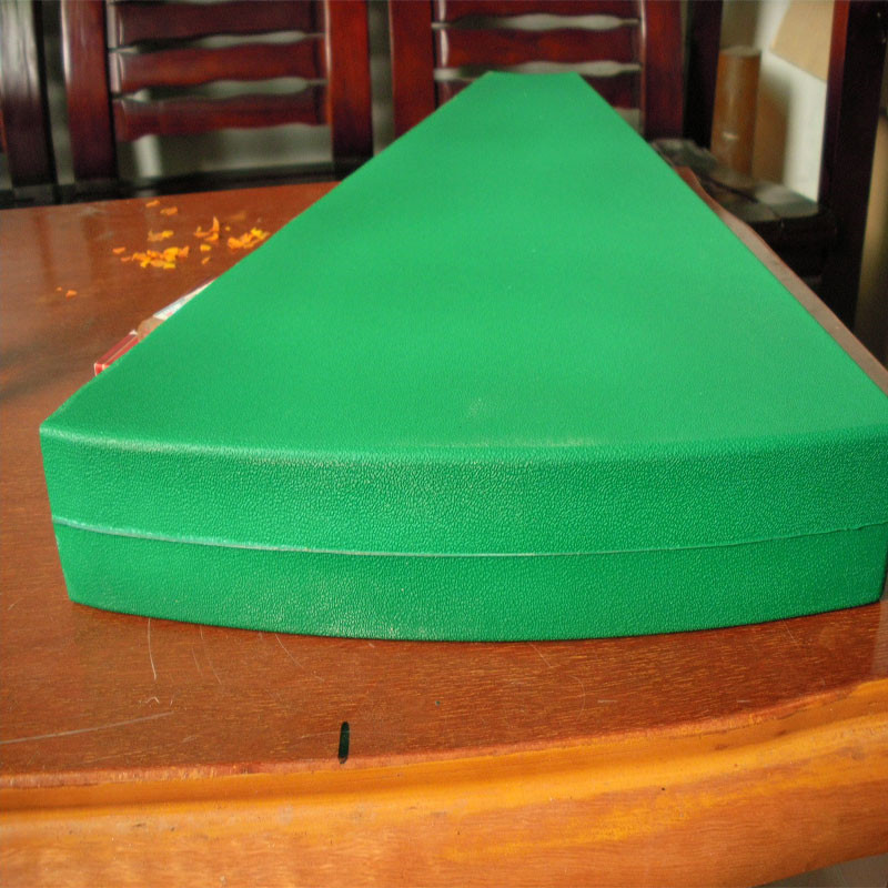 自結皮翼閘門板